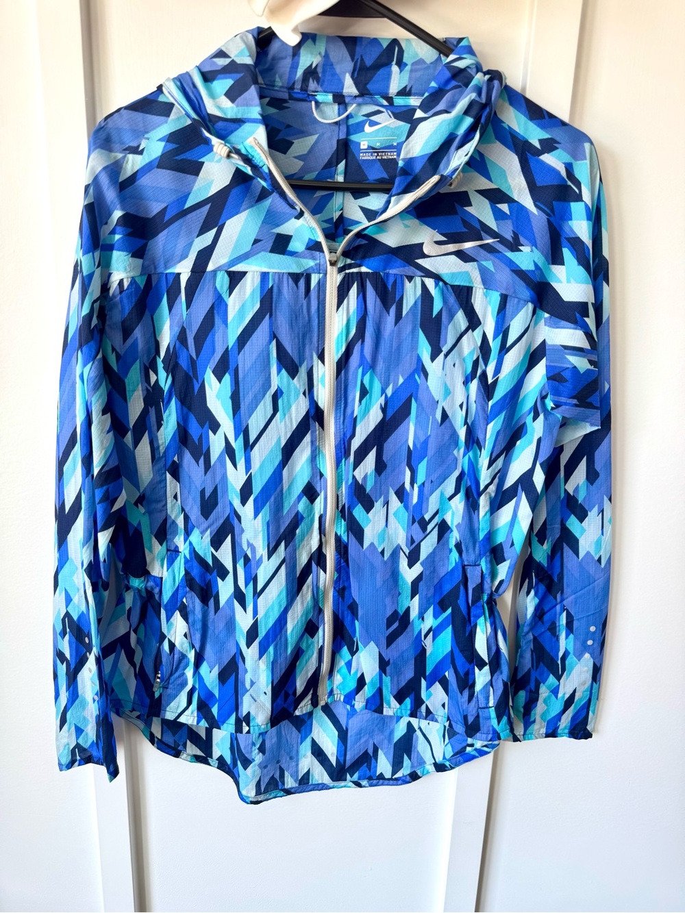 Nike Women’s Blue Geometric Hooded Running Jacket Medium